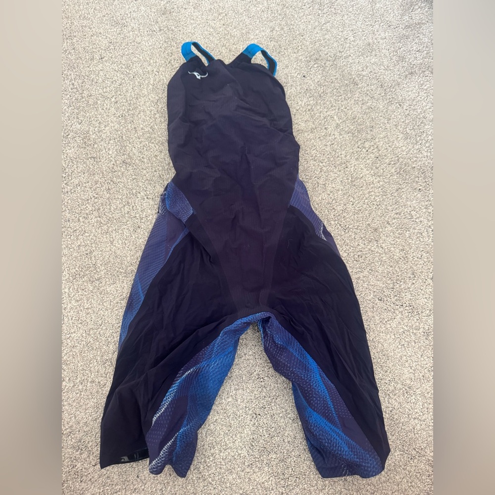 Never worn before Mizuno Women’s Kneeskin